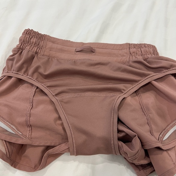 Lululemon Hotty Hot short 2.5” - Picture 9 of 9